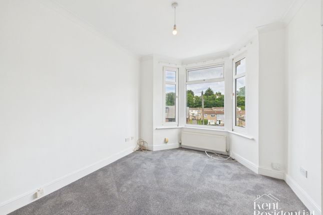 Bottom Flat 104 Rochester Street, Chatham, Chatham photo 2