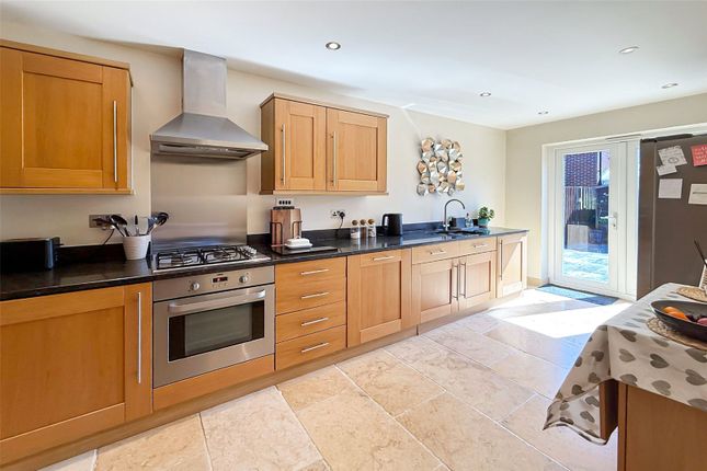 6, Steele Crescent, West Sussex photo 3