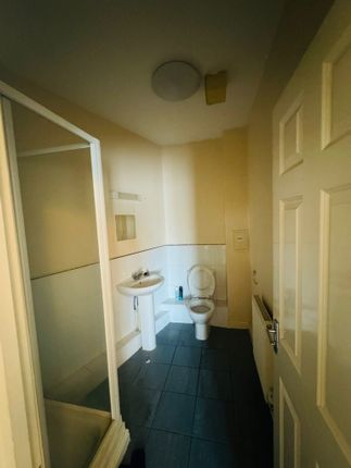 68, Blackthorn Road, Ilford photo 2
