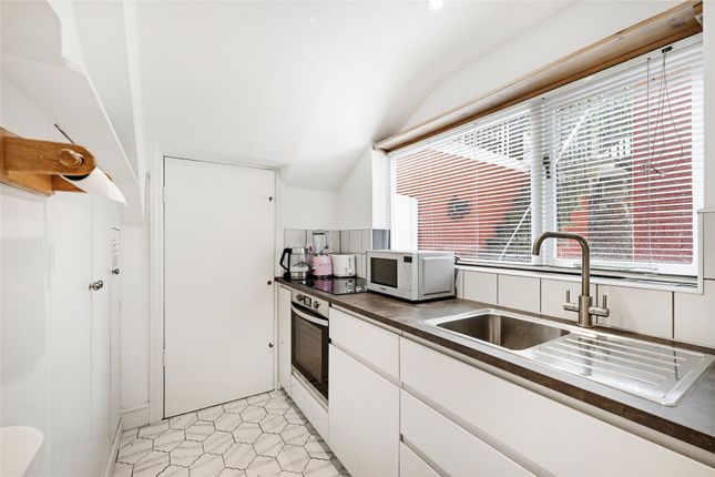 Flat 1, 20, Lower Sloane Street, London photo 4