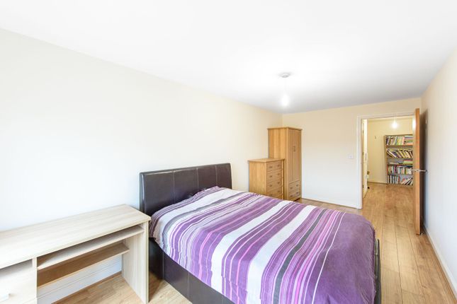 Mornington Close, Colindale photo 4