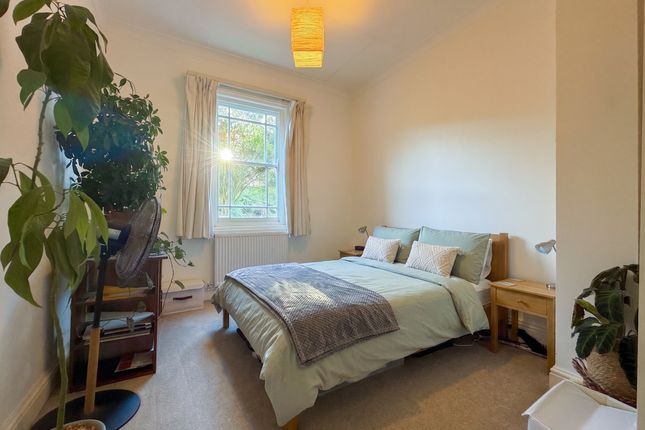 Kew Road, Kew photo 4