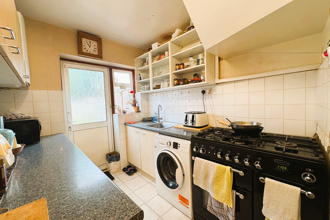 101 Beechwood Avenue, Greenford photo 4