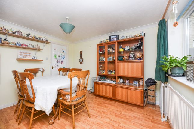 30 Merlin Close, Huntingdon photo 3