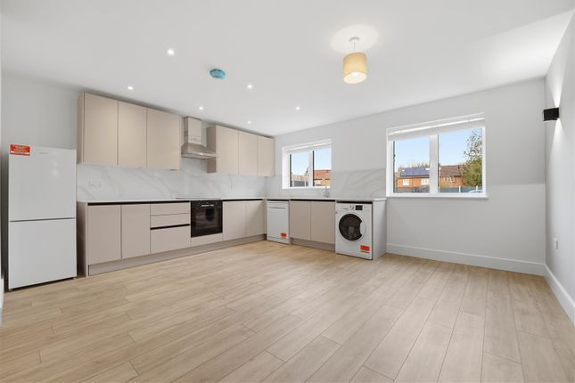 Flat 1, 28-34, Laurels Road,, Buckinghamshire photo 5