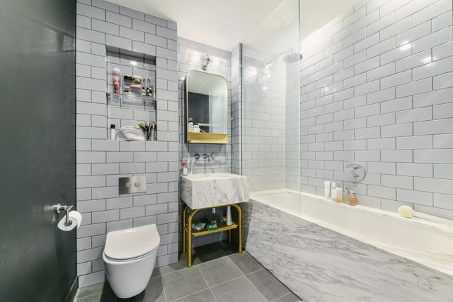 Flat for sale in One Crown Place, 19 Sun Street
