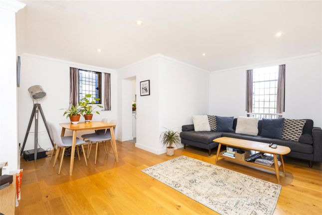 Flat to rent in Devonia Road, London
