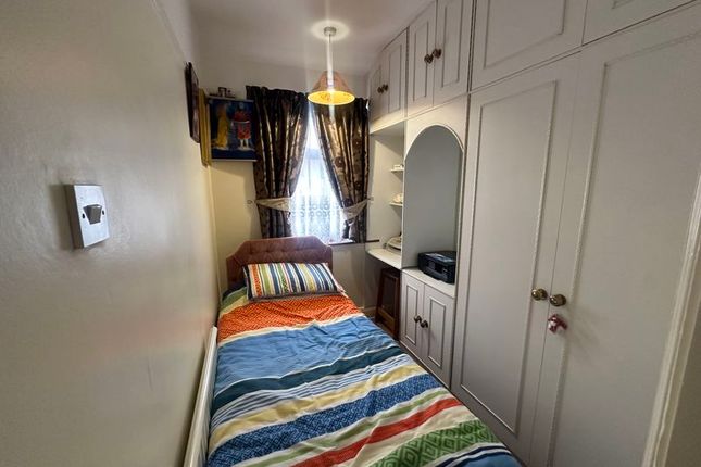Terraced house for sale in Masefield Avenue, Southall
