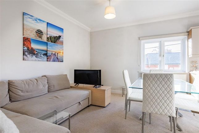 Flat 2 Doubleday House, Buttercross Lane, Epping photo 3