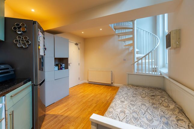 Apt 12, Boothroyds, Dewsbury photo 4