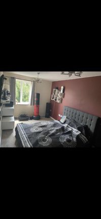 2 Bed Room Flat, Phoenix Court Black Eagle Drive, Northfleet photo 3