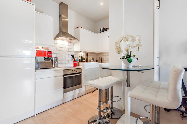 7, Durnsford Road, London photo 3