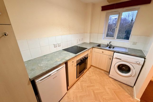 28, Grayling Walk, Wwdnesfield photo 4
