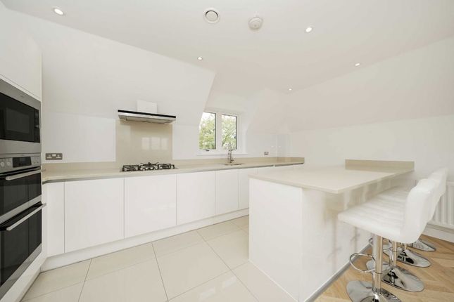 Flat 12, 1, Guardhouse Way, London photo 3