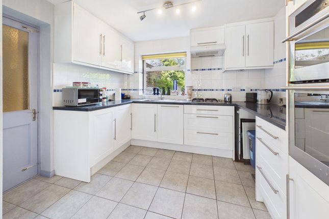 54, Elmstone Drive, Reading photo 2