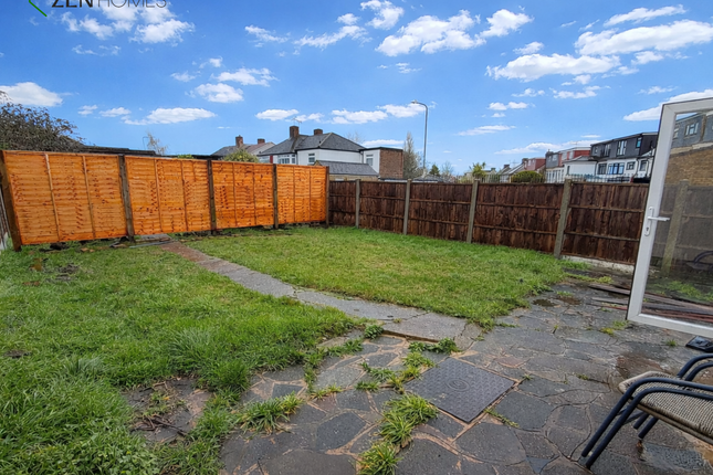 46 Stradbroke Grove, Ilford photo 3