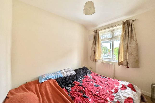 123, Lansbury Drive, Hayes photo 4