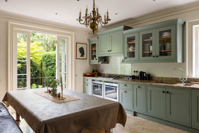 Town house for sale in Cheyne Gardens, London