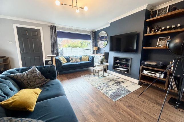 69, Acaster Drive, Leeds photo 3