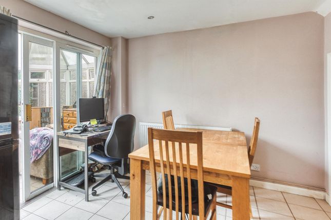 22, Glenfield Crescent, Derby photo 4