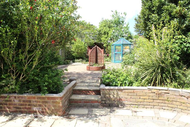 96, Dugdale Hill Lane, Potters Bar photo 2