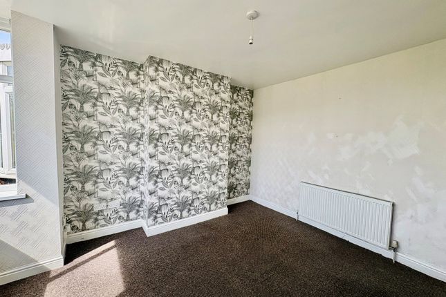 197, Mill Street, Brierley Hill photo 2