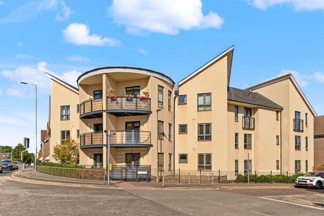 1-bed flat on Flat 2, Quennell House, Sheldon Way, Berkhamsted, £275,000