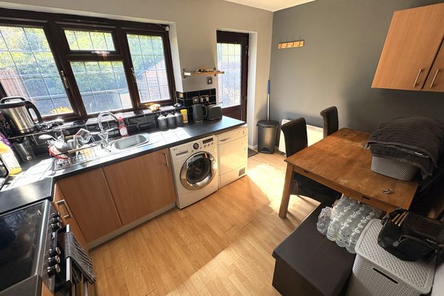 6, Mayfair Drive, Nuneaton photo 4