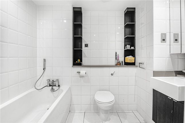 Apartment 54, 1, Town Meadow, London photo 4