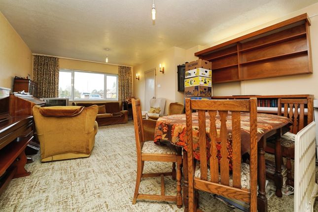 47, Charles Way, Malvern photo 4