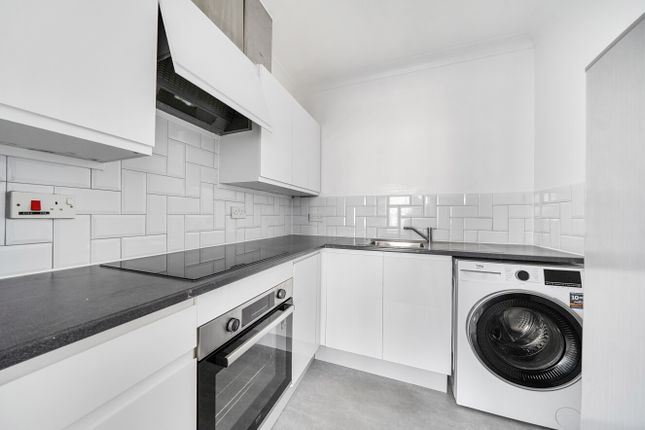 Flat 4, Cavendish House,, Lennox Street, West Sussex photo 3