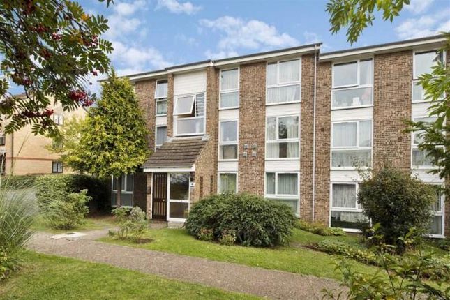 Thumbnail Flat to rent in Oakley Close, Isleworth
