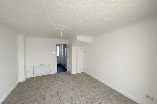 6, Lindisfarne Way, Kettering photo 2