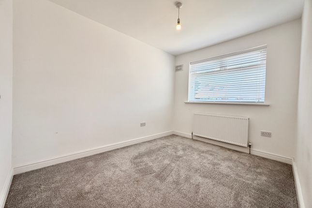 Deepdale Drive, Swinton photo 5