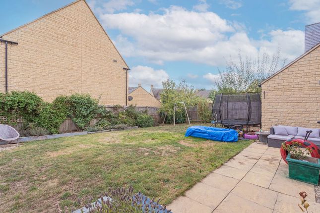 3, Andrews Close, Tetbury photo 2