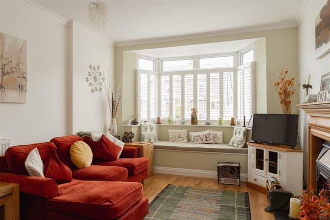 34, Monson Road, Redhill photo 4