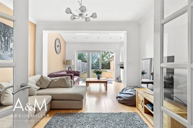 31, Abbotswood Gardens, Clayhall photo 4