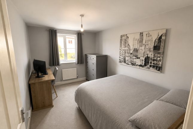 Flat 1, 12, Summerlin Drive, Milton Keynes photo 4