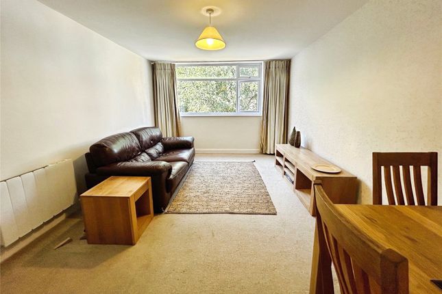 16, Forest Court, Eastern Green photo 4