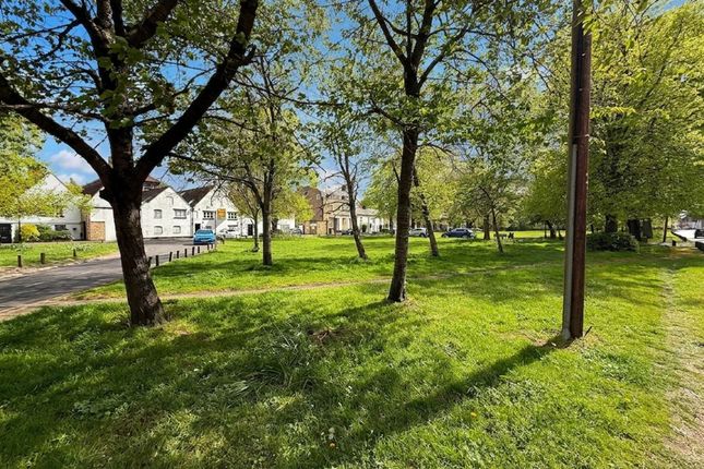 14a The Green, West Drayton photo 4