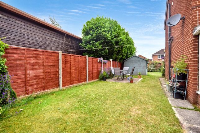 21, Potovens Lane, Wakefield photo 4