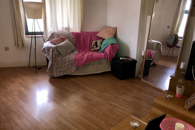 Apt 3, Manchester photo 5