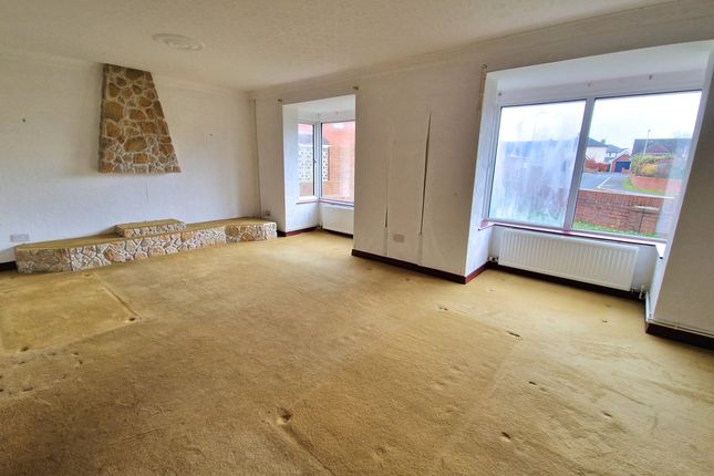 17, GREENFIELD WAY, PORTHCAWL photo 4