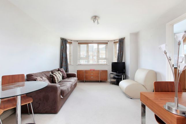 Thumbnail Flat to rent in Verona Court, St James's Drive, London