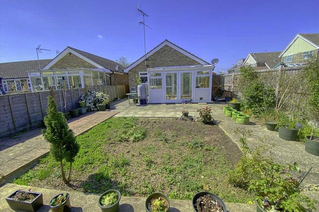 1, Oakwood Close, Frinton On Sea photo 2