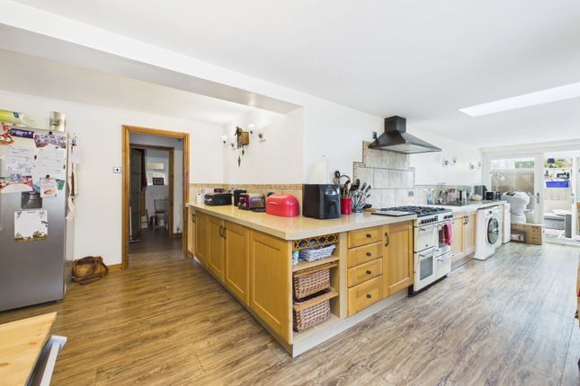 41, Wessington Park, Calne photo 3
