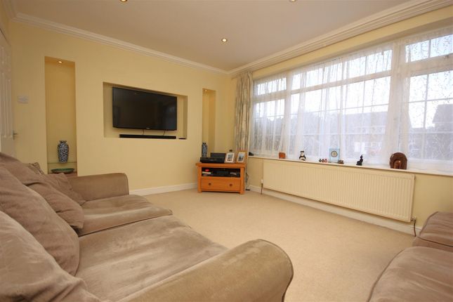 15, Silverdale Grove, Rushden photo 4
