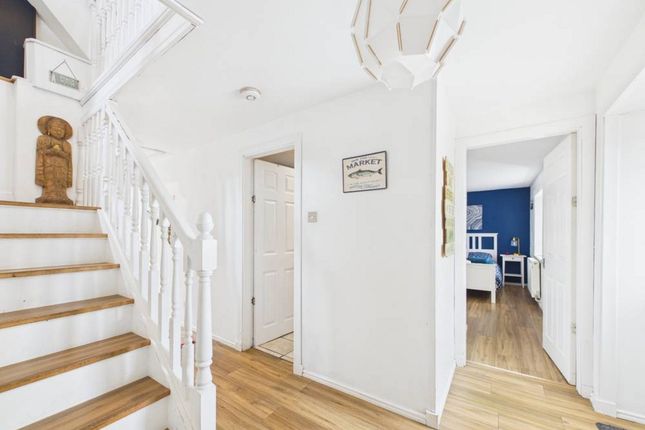 4, Earls Court, Peterhead photo 4