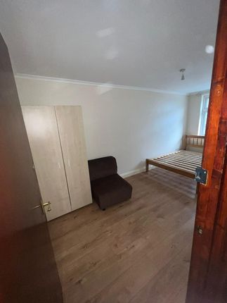 Room to rent in Leabridge Road, Leyton