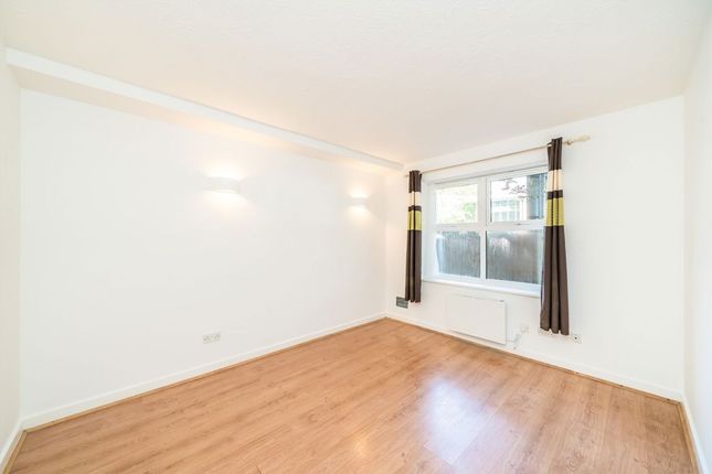 7, Butterfield Close, Twickenham photo 4